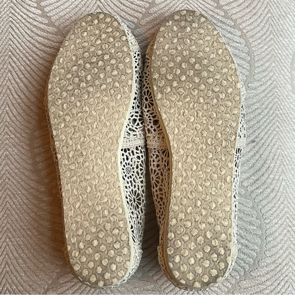 EUC TOMS Natural Crochet Women's Classics Slip Ons Size 10 - Picture 5 of 9